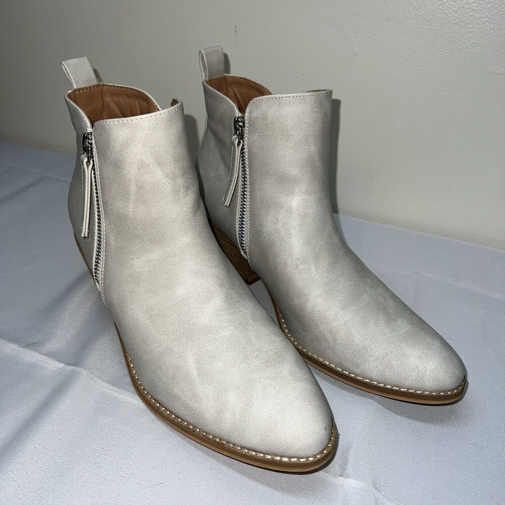 outique By Corkys Footwear Women's Low Boot in Ivory Size 9 Dual Zippers